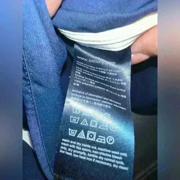 Tommy Hilfiger Gorgeous Woman’s Navy Sleeveless Blouse Size XL Polyester - Picture 3 of 5